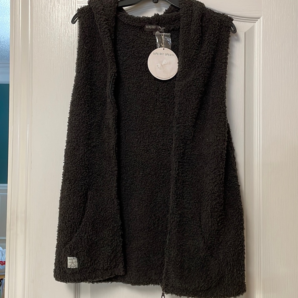 Barefoot Dreams brown zipper vest new with tags.